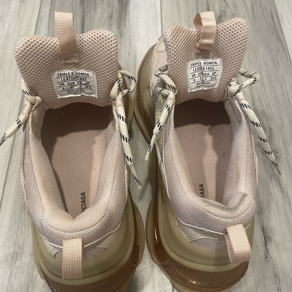 Balenciaga Triple S sneakers size 7

Good as new! Worn only once. - Picture 6 of 6